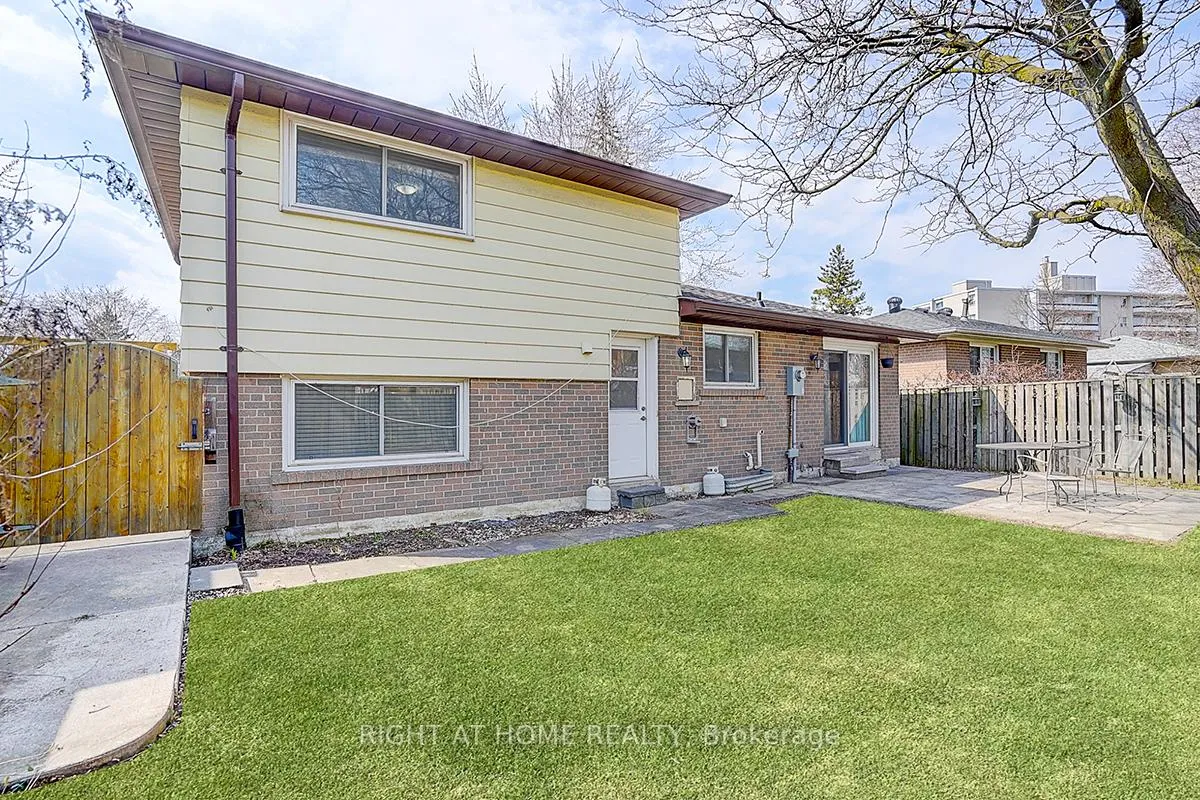 Photo 4 of 11 Tullamore Road, Brampton, Brampton East — HOMEH