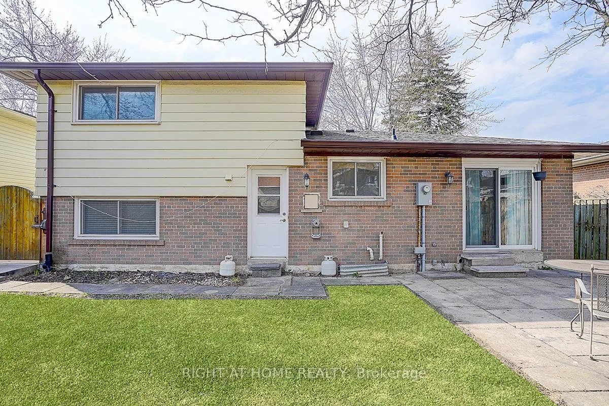 Photo 5 of 11 Tullamore Road, Brampton, Brampton East — HOMEH