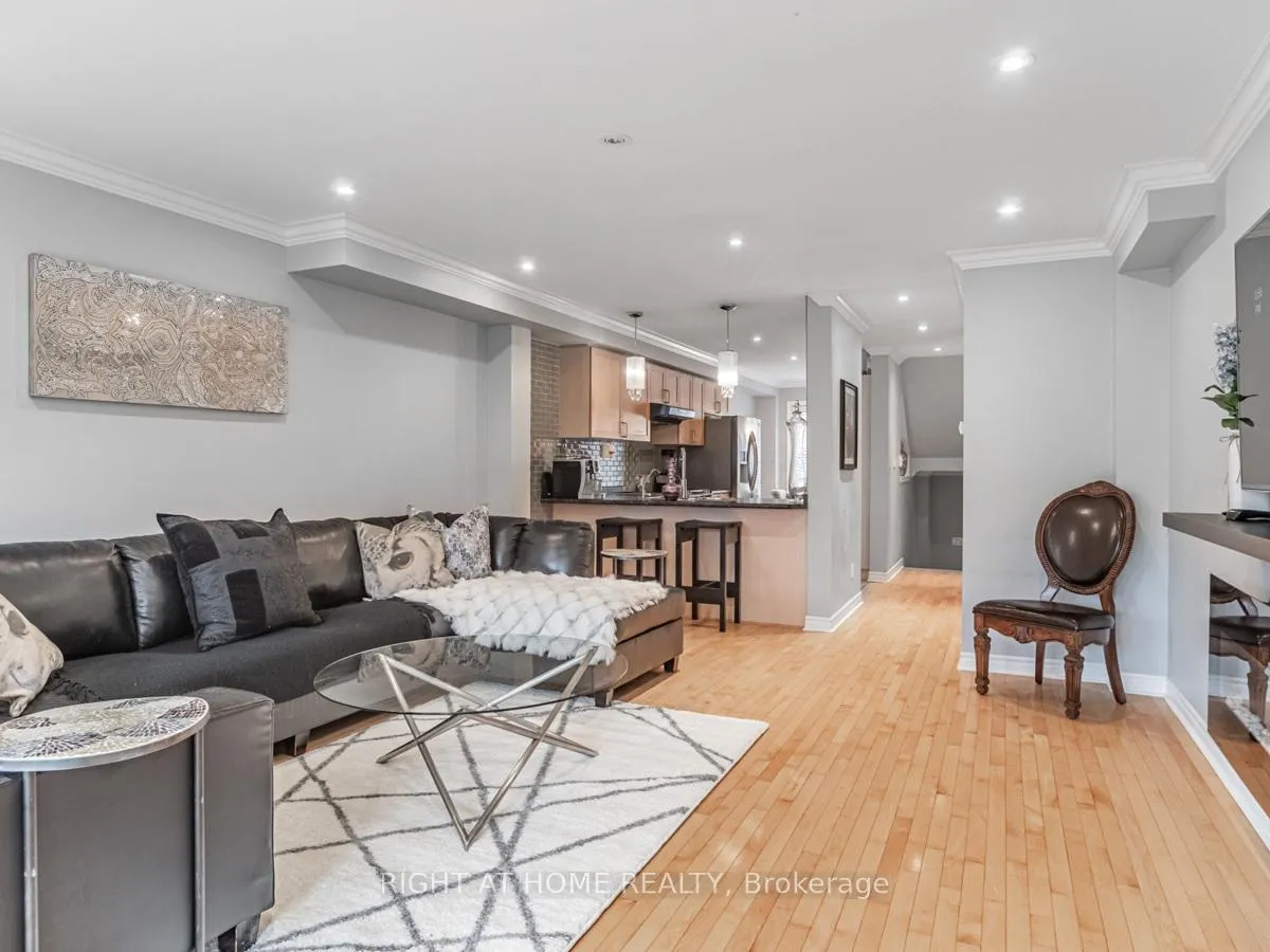 Photo 5 of 45 Rutland Street, Toronto, Corso Italia-Davenport — HOMEH