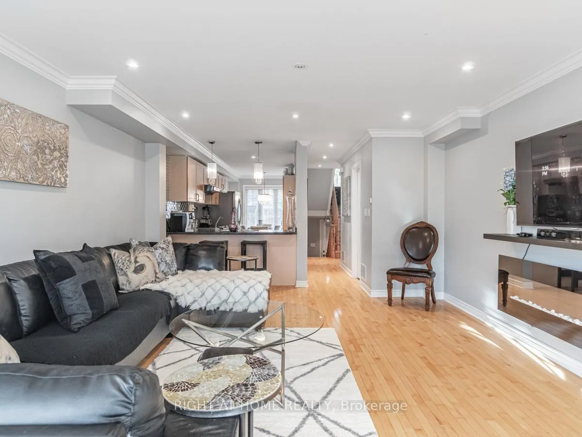 Photo 6 of 45 Rutland Street, Toronto, Corso Italia-Davenport — HOMEH