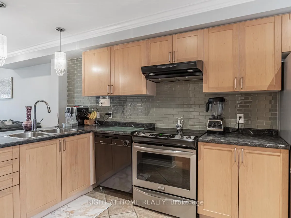 Photo 9 of 45 Rutland Street, Toronto, Corso Italia-Davenport — HOMEH