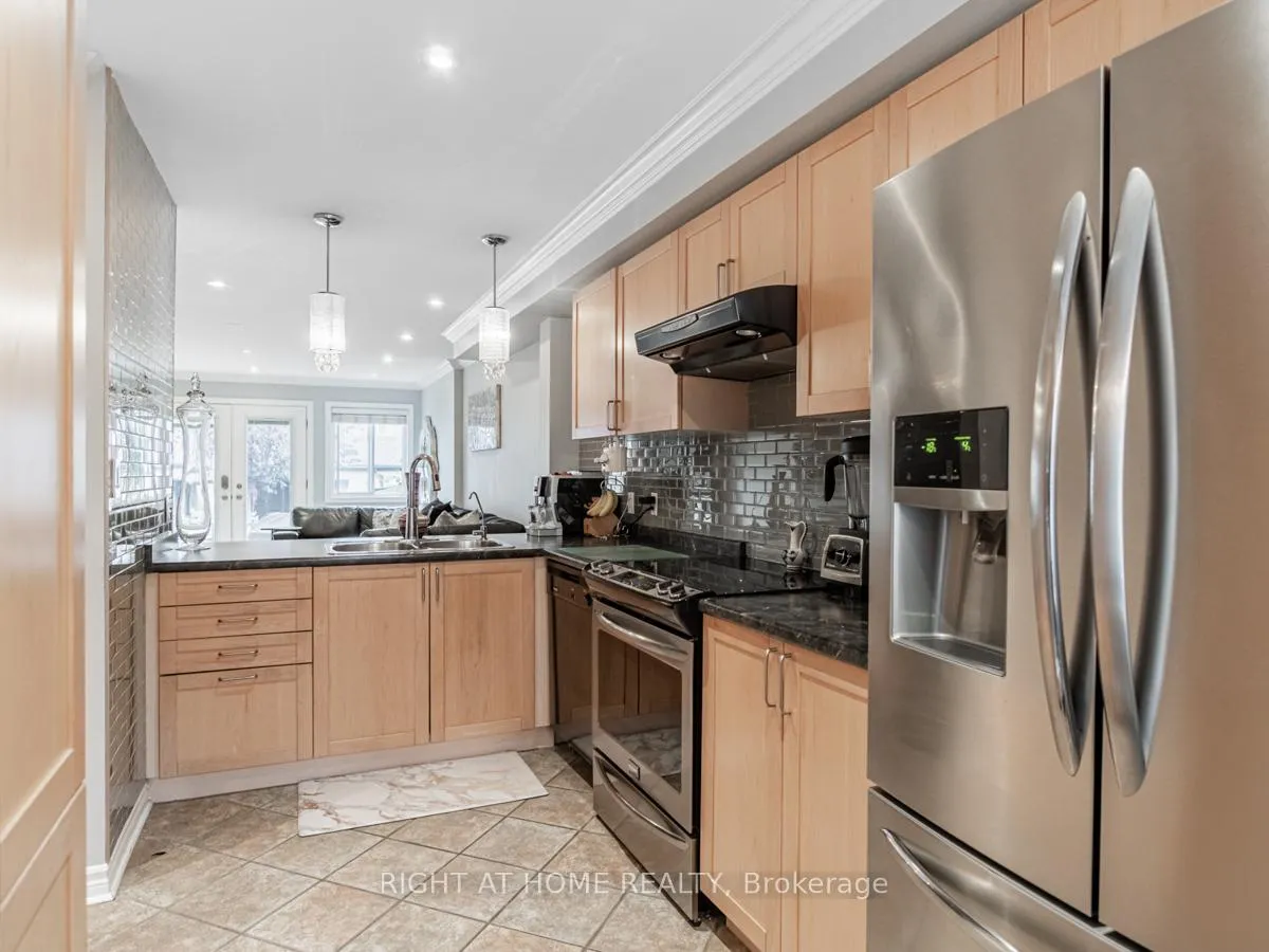Photo 11 of 45 Rutland Street, Toronto, Corso Italia-Davenport — HOMEH