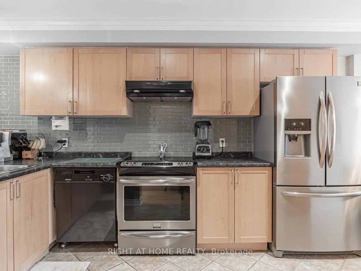 Photo 13 of 45 Rutland Street, Toronto, Corso Italia-Davenport — HOMEH