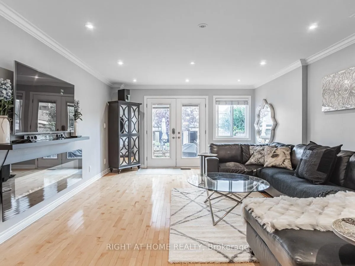 Photo 15 of 45 Rutland Street, Toronto, Corso Italia-Davenport — HOMEH