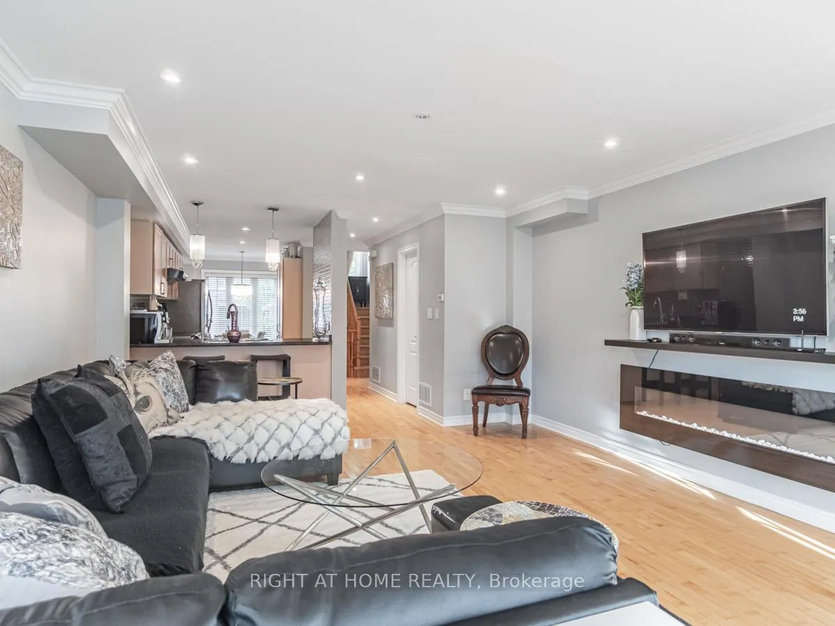 Photo 16 of 45 Rutland Street, Toronto, Corso Italia-Davenport — HOMEH