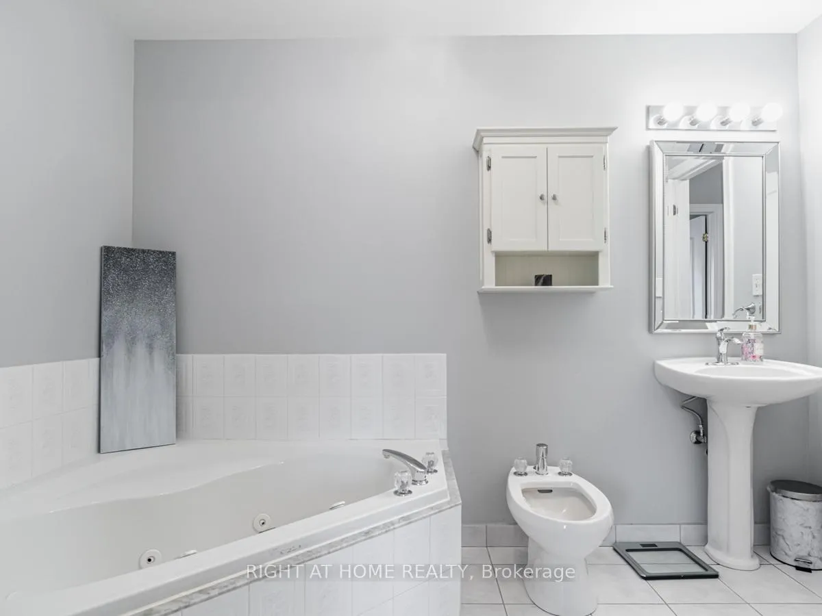 Photo 22 of 45 Rutland Street, Toronto, Corso Italia-Davenport — HOMEH