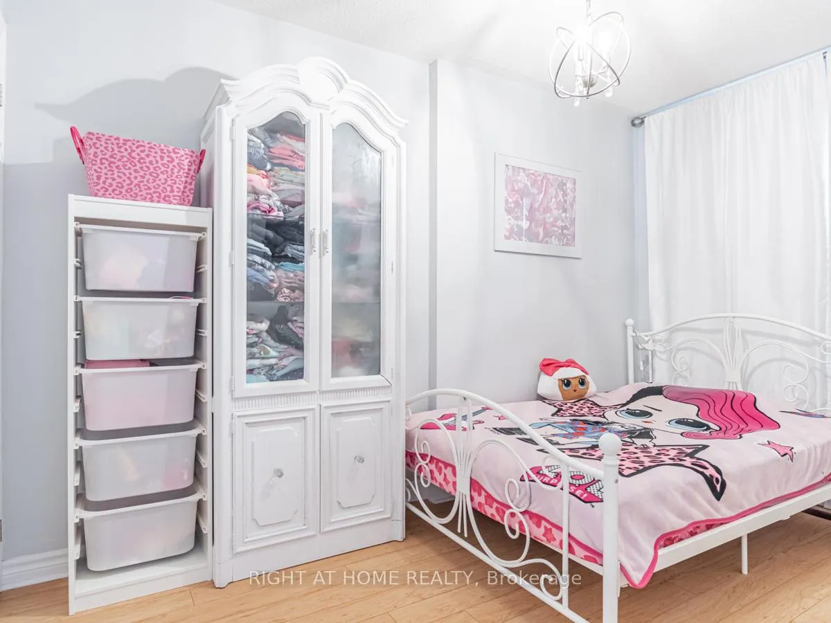 Photo 23 of 45 Rutland Street, Toronto, Corso Italia-Davenport — HOMEH
