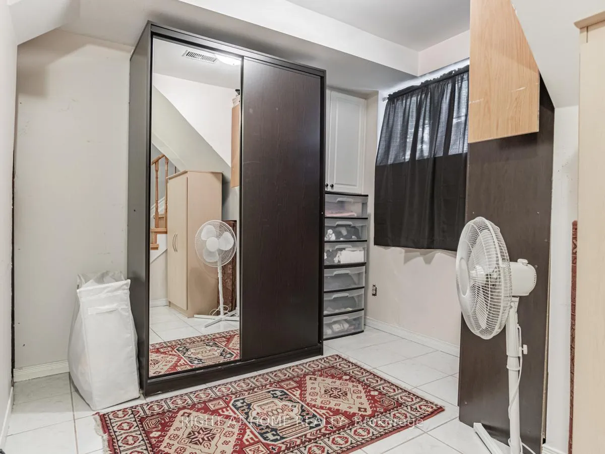 Photo 25 of 45 Rutland Street, Toronto, Corso Italia-Davenport — HOMEH
