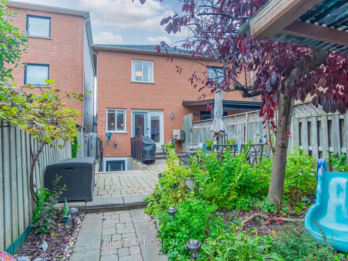Photo 30 of 45 Rutland Street, Toronto, Corso Italia-Davenport — HOMEH