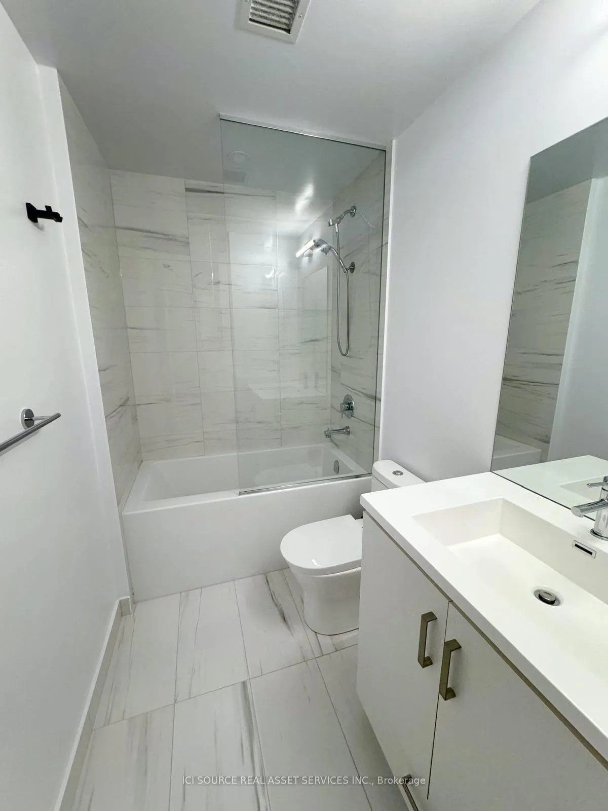 Photo 3 of Unit 802, 60 Honeycrisp Crescent, Vaughan, Vaughan Corporate Centre — HOMEH