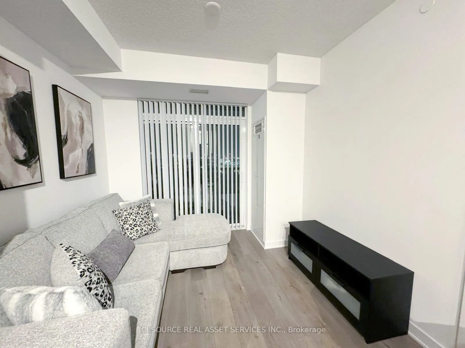 Photo 5 of Unit 802, 60 Honeycrisp Crescent, Vaughan, Vaughan Corporate Centre — HOMEH