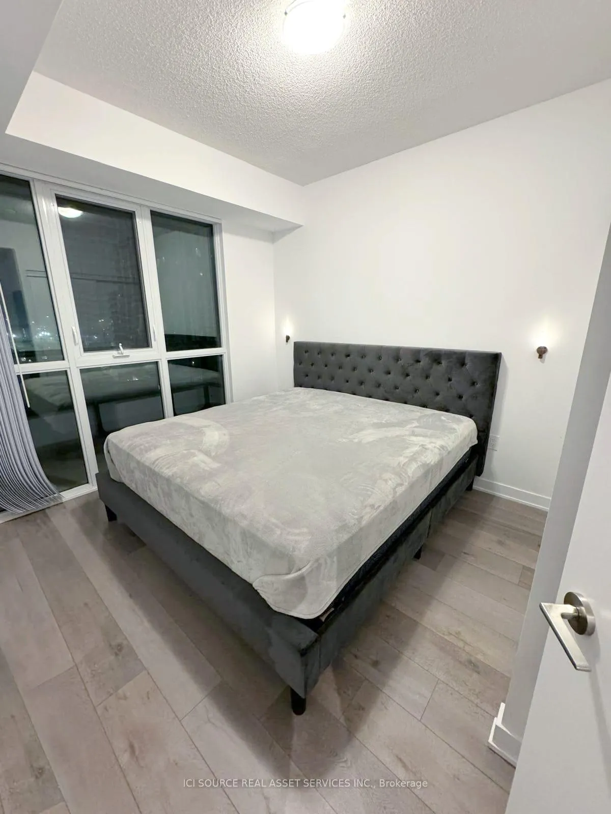 Photo 6 of Unit 802, 60 Honeycrisp Crescent, Vaughan, Vaughan Corporate Centre — HOMEH