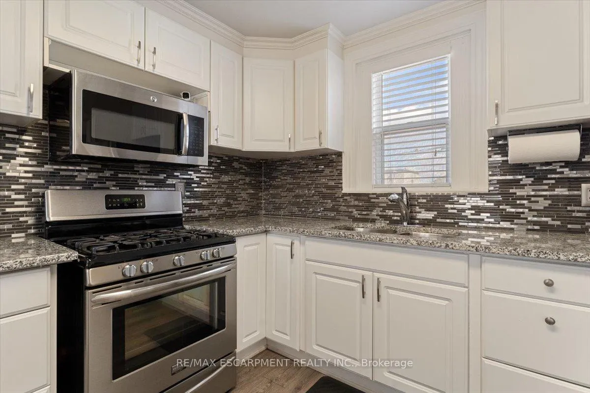 Photo 10 of 370 Paling Avenue, Hamilton, Homeside — HOMEH
