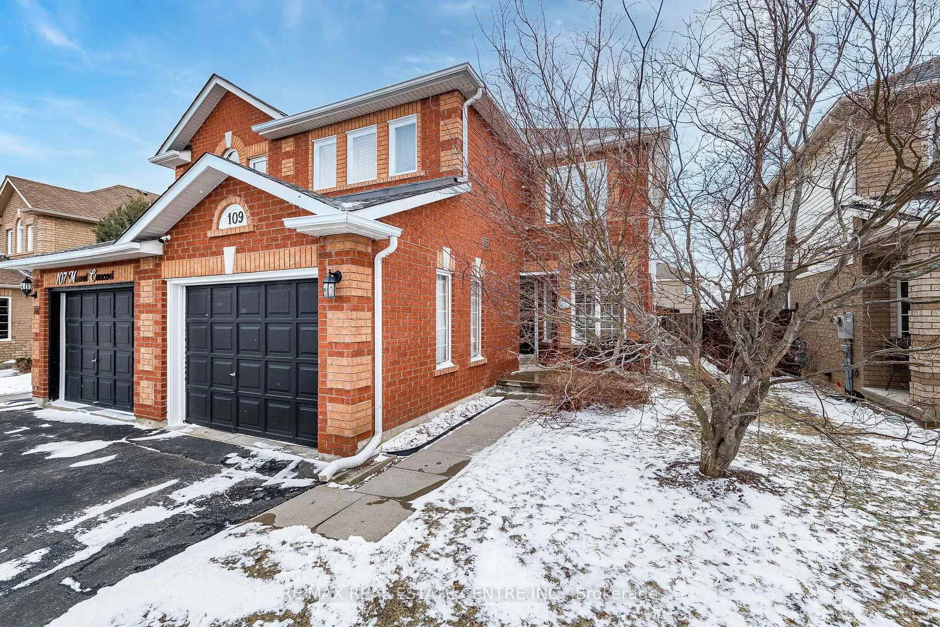 Photo 2 of 109 Mowat Crescent, Halton Hills, Georgetown — HOMEH