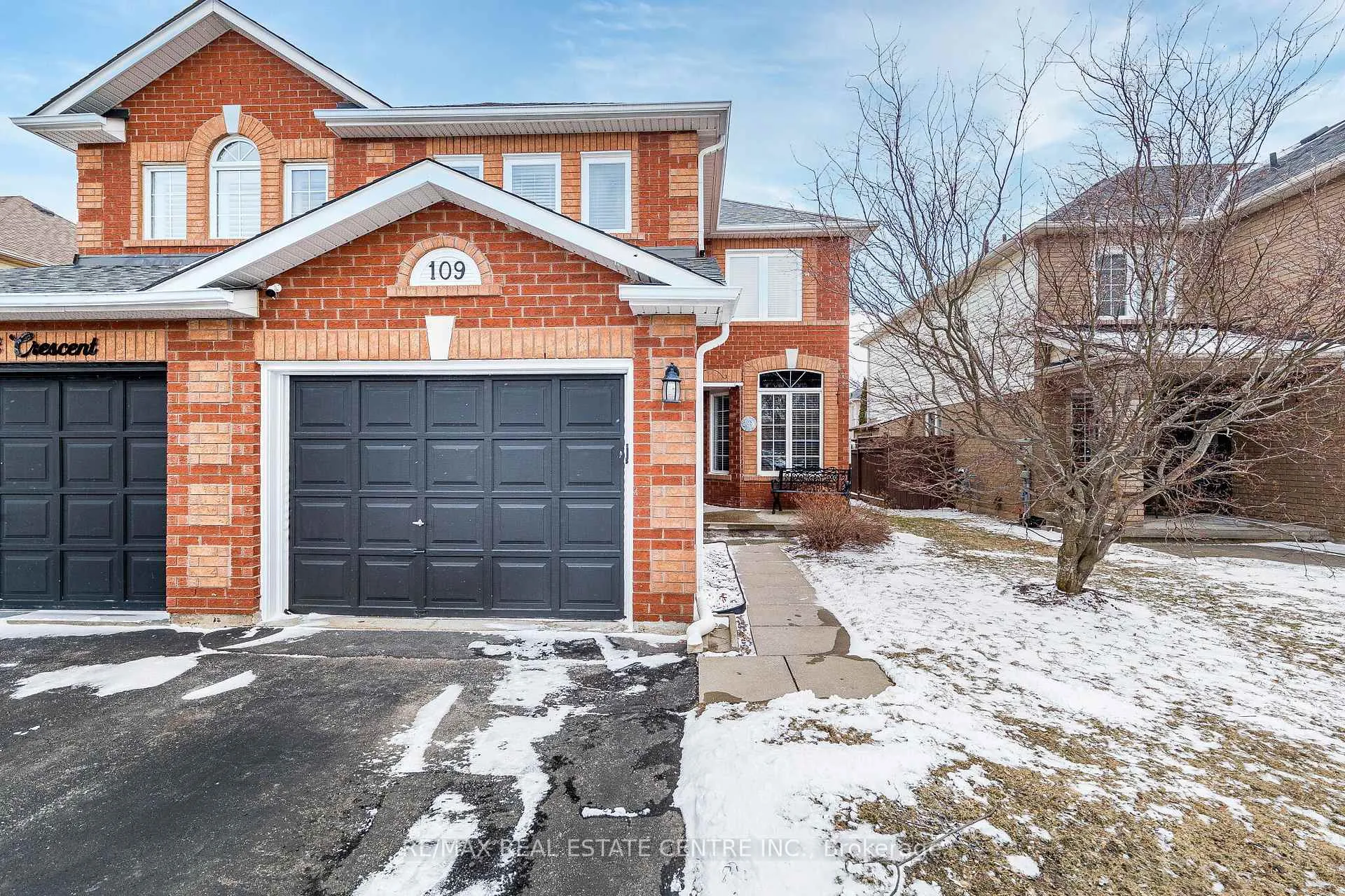 Photo 3 of 109 Mowat Crescent, Halton Hills, Georgetown — HOMEH