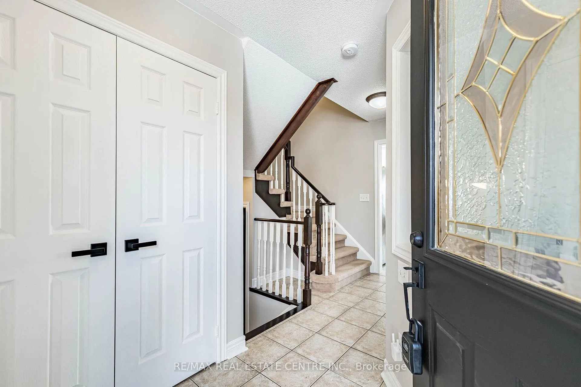 Photo 5 of 109 Mowat Crescent, Halton Hills, Georgetown — HOMEH