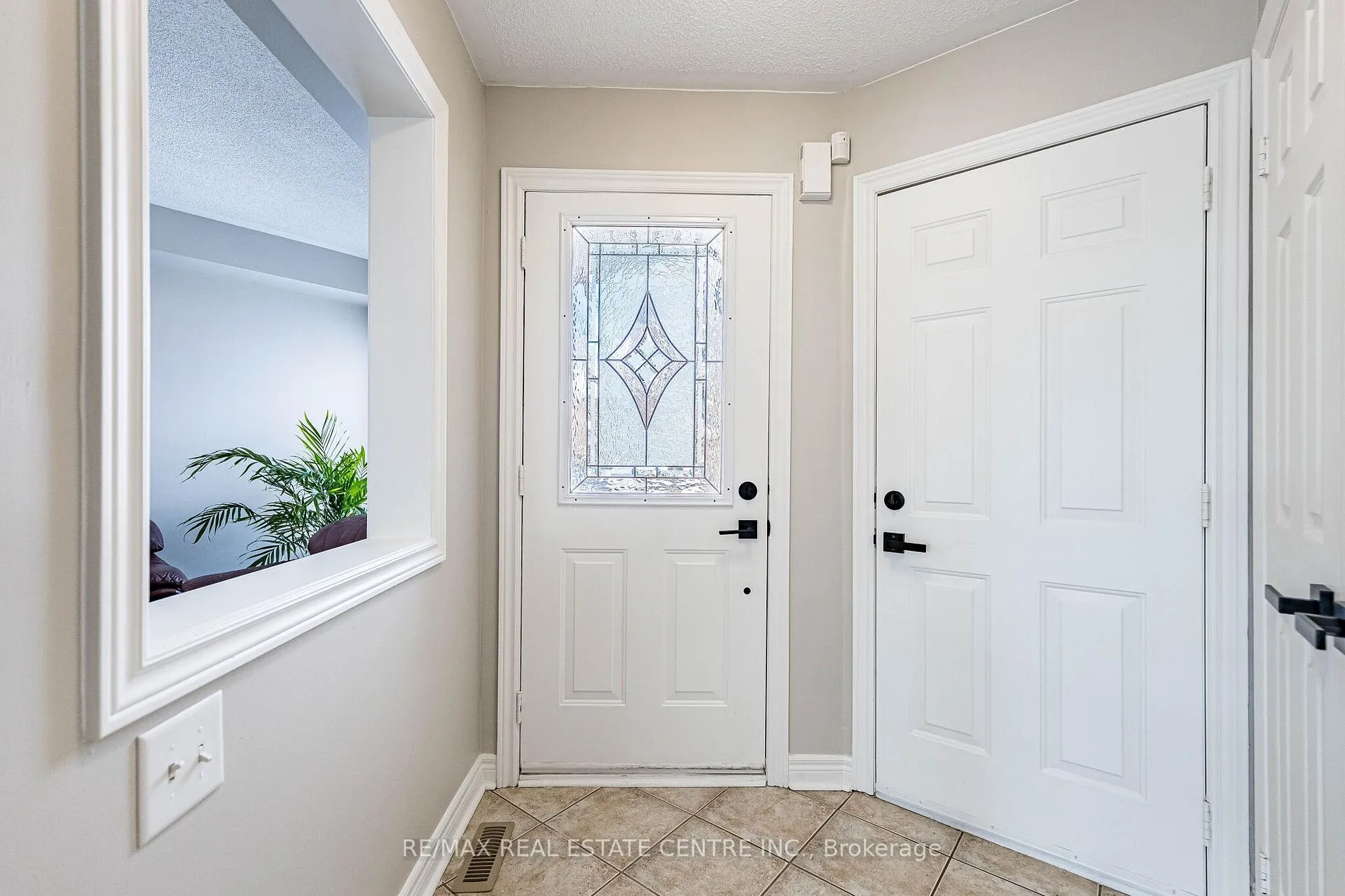 Photo 6 of 109 Mowat Crescent, Halton Hills, Georgetown — HOMEH