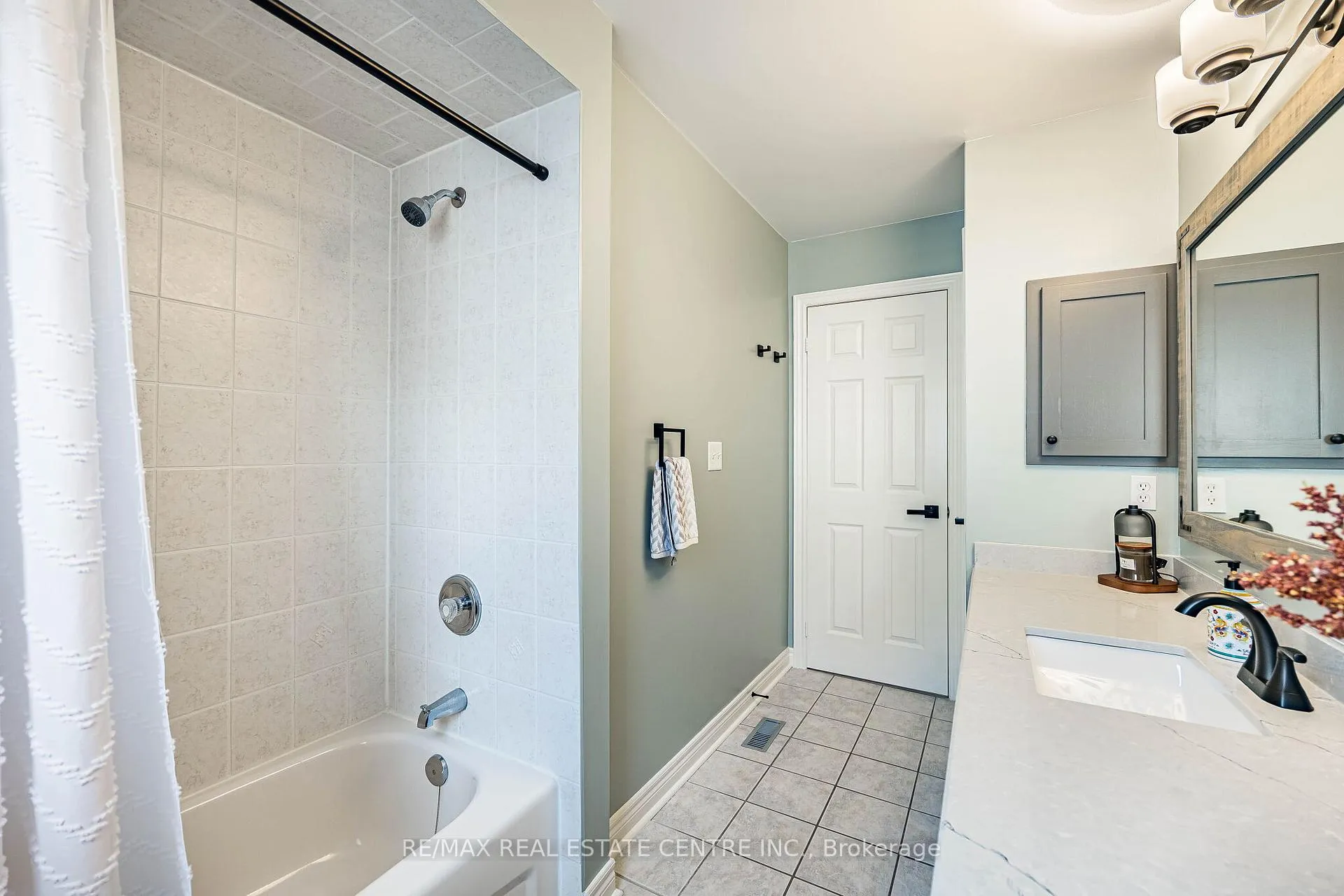 Photo 34 of 109 Mowat Crescent, Halton Hills, Georgetown — HOMEH