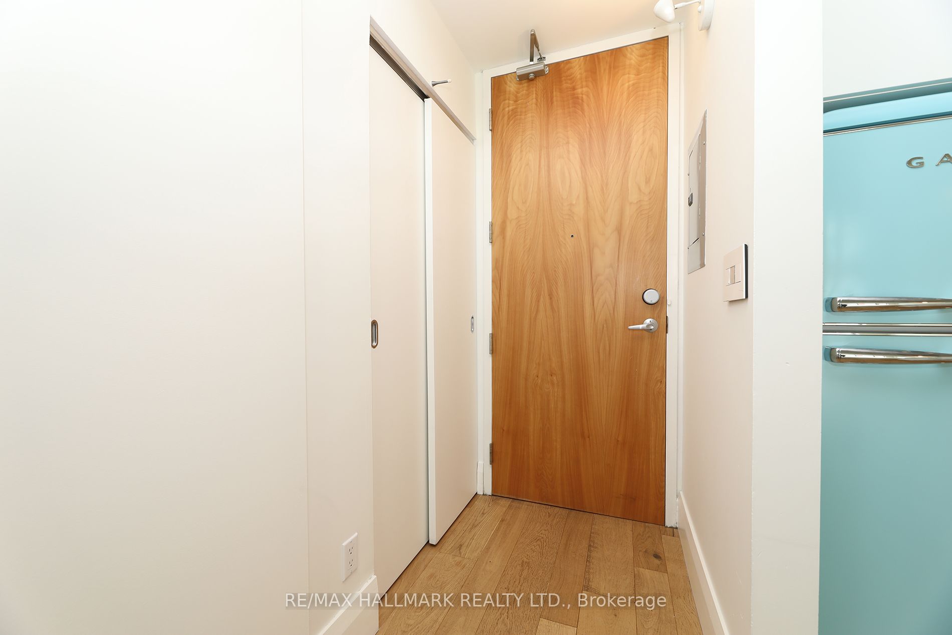 Photo 3 of Unit 402, 301 Markham Street, Toronto, Trinity-Bellwoods — HOMEH