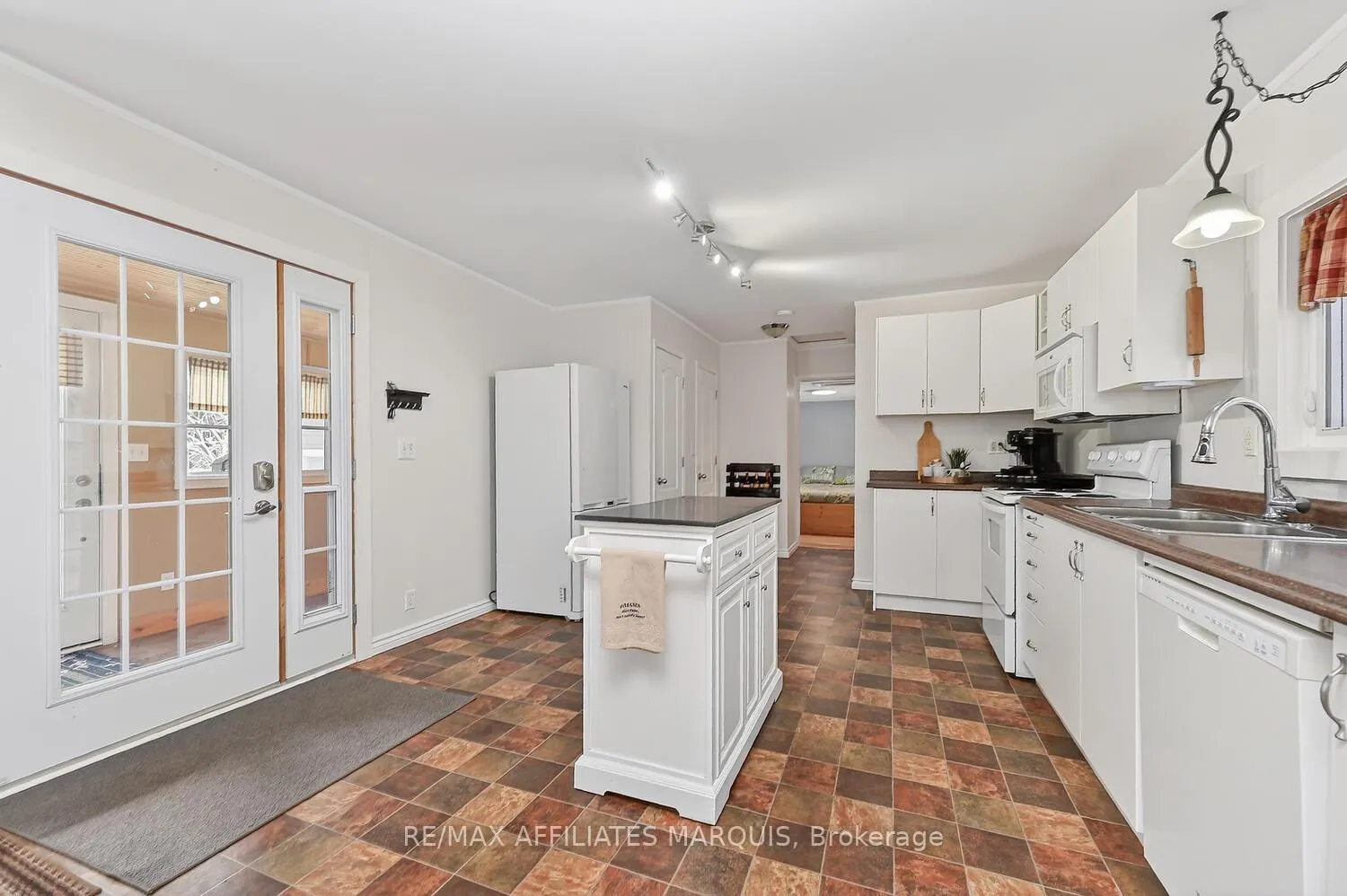 Photo 10 of 23 Alfred Street, Smiths Falls — HOMEH