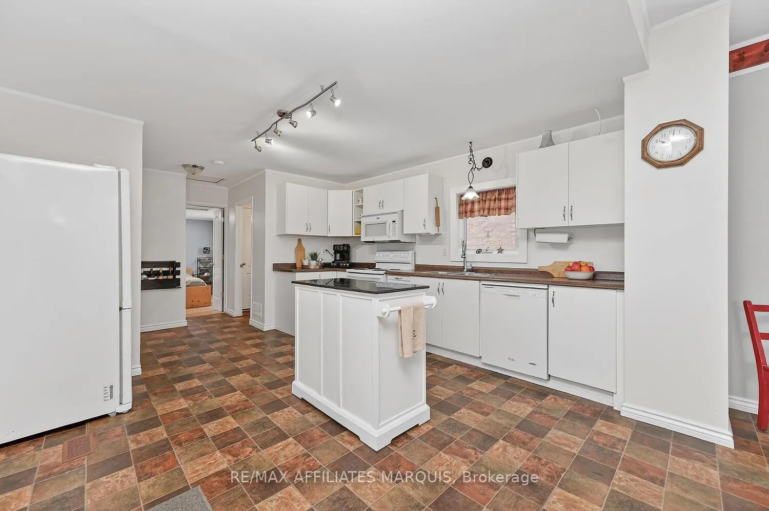 Photo 11 of 23 Alfred Street, Smiths Falls — HOMEH