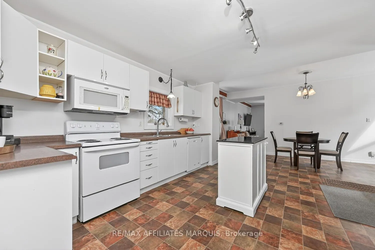 Photo 12 of 23 Alfred Street, Smiths Falls — HOMEH