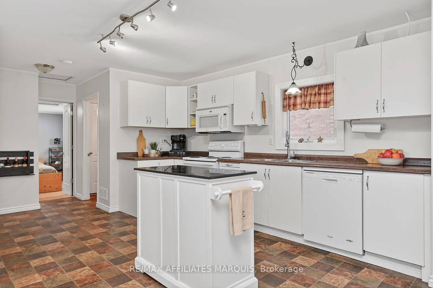 Photo 13 of 23 Alfred Street, Smiths Falls — HOMEH