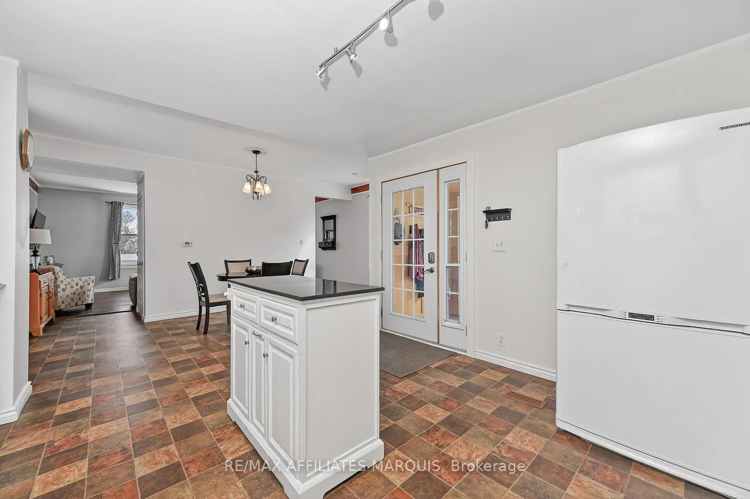 Photo 14 of 23 Alfred Street, Smiths Falls — HOMEH