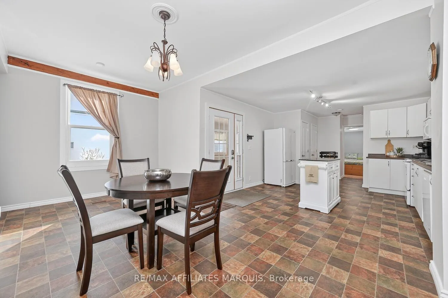 Photo 15 of 23 Alfred Street, Smiths Falls — HOMEH