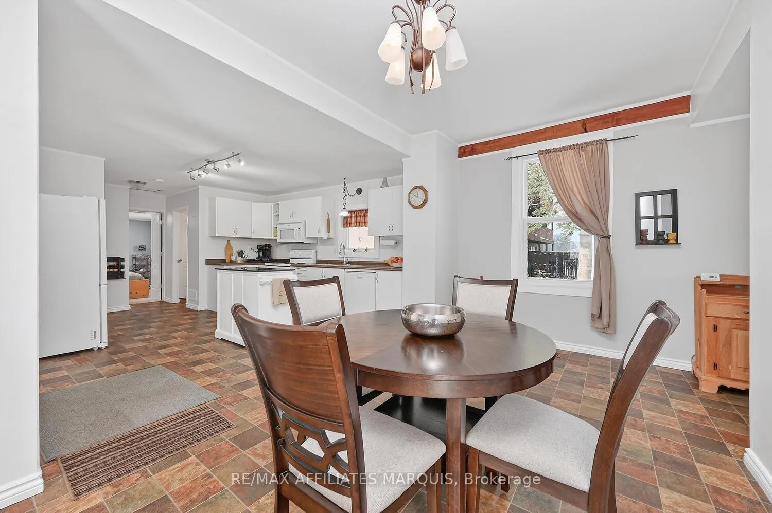Photo 16 of 23 Alfred Street, Smiths Falls — HOMEH