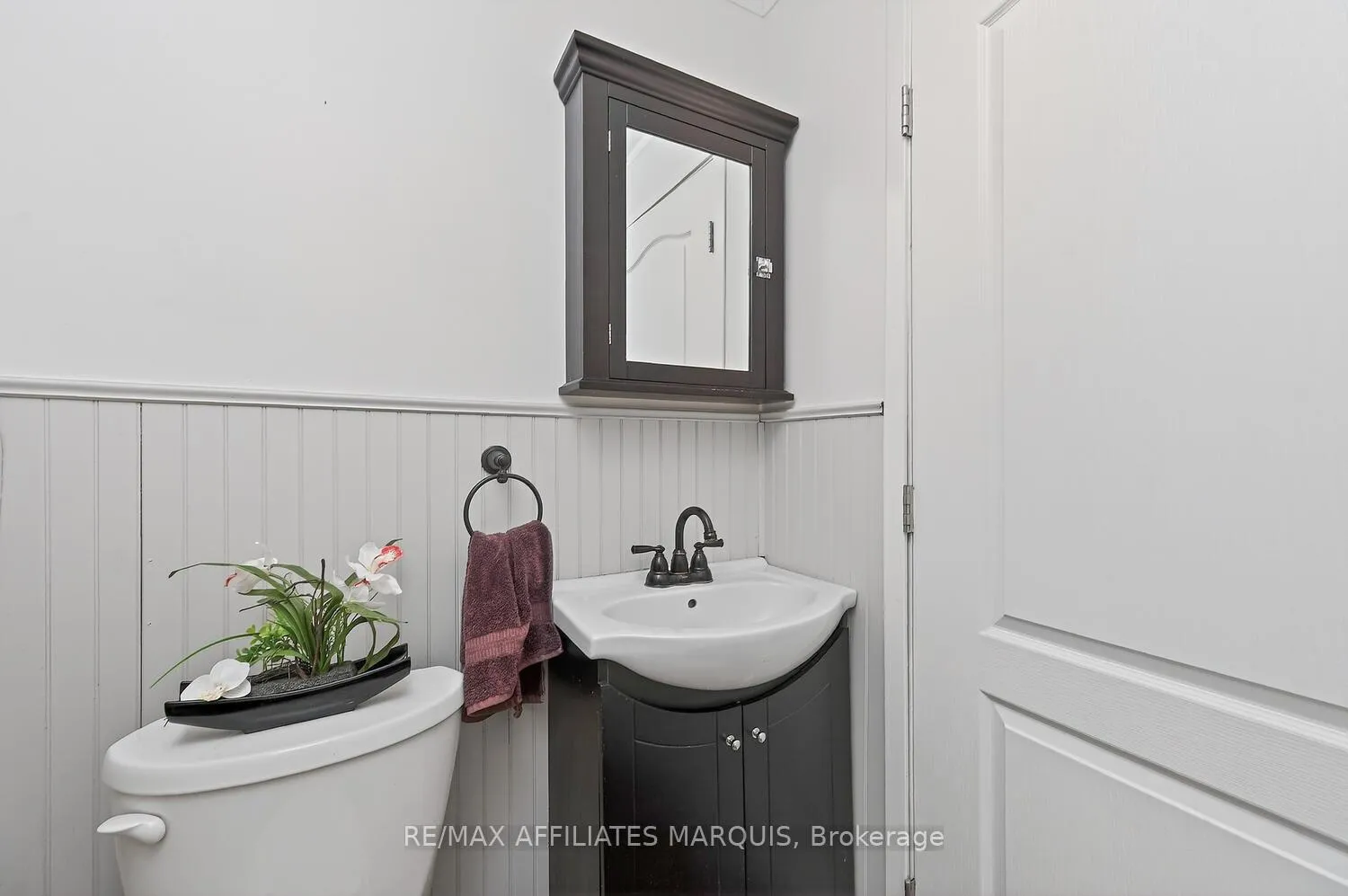 Photo 24 of 23 Alfred Street, Smiths Falls — HOMEH