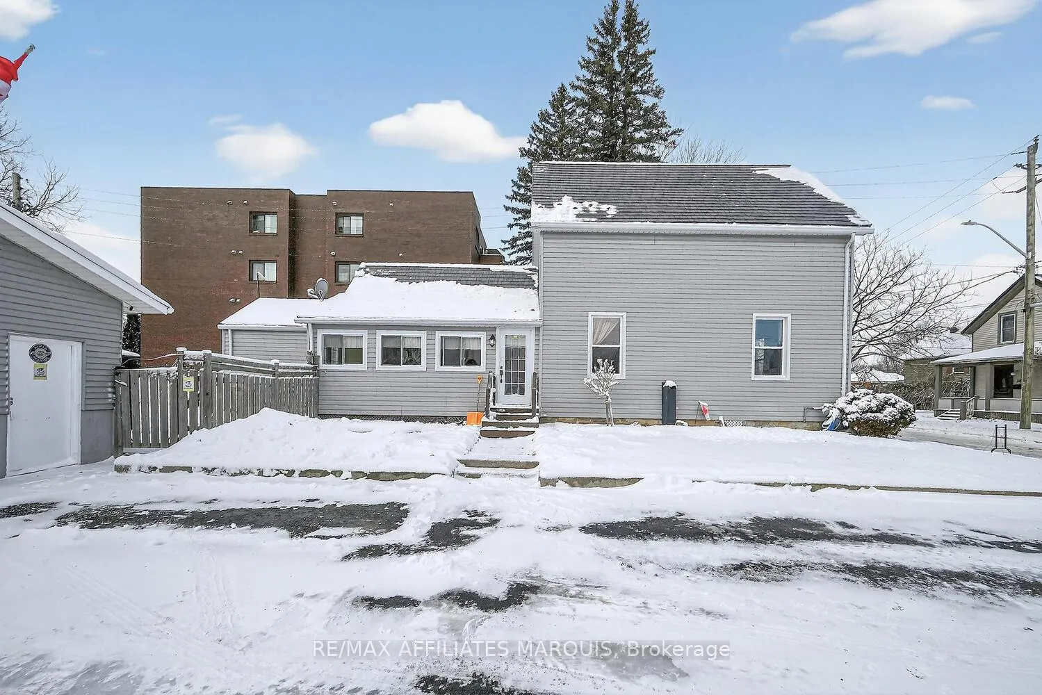 Photo 33 of 23 Alfred Street, Smiths Falls — HOMEH