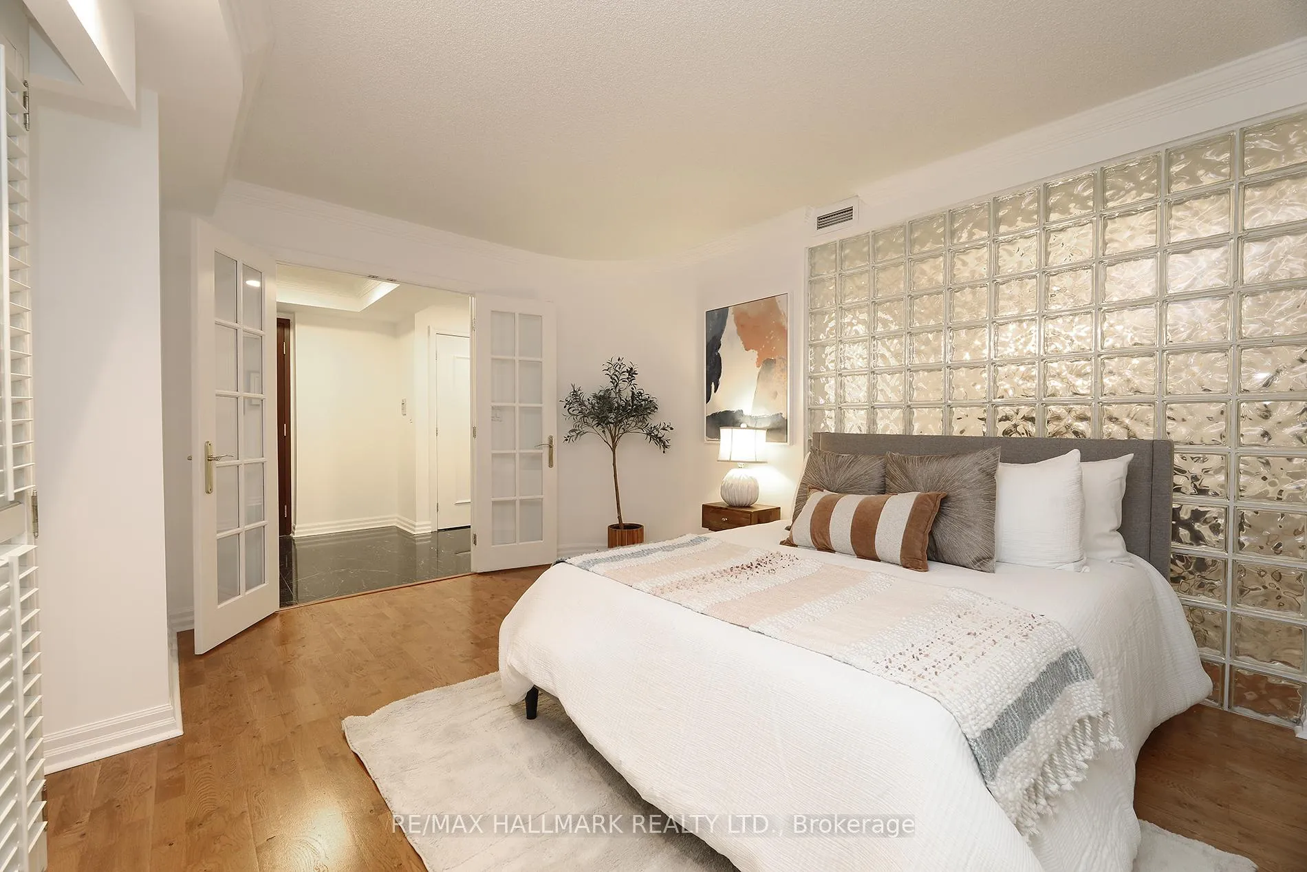 Photo 8 of Unit 609, 2727 Yonge Street, Toronto, Lawrence Park South — HOMEH