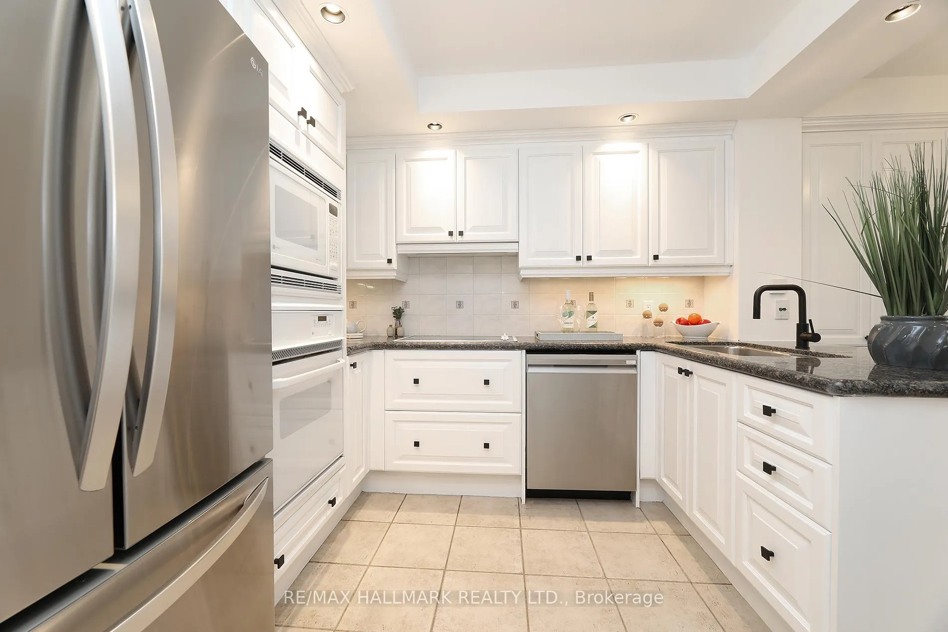 Photo 13 of Unit 609, 2727 Yonge Street, Toronto, Lawrence Park South — HOMEH