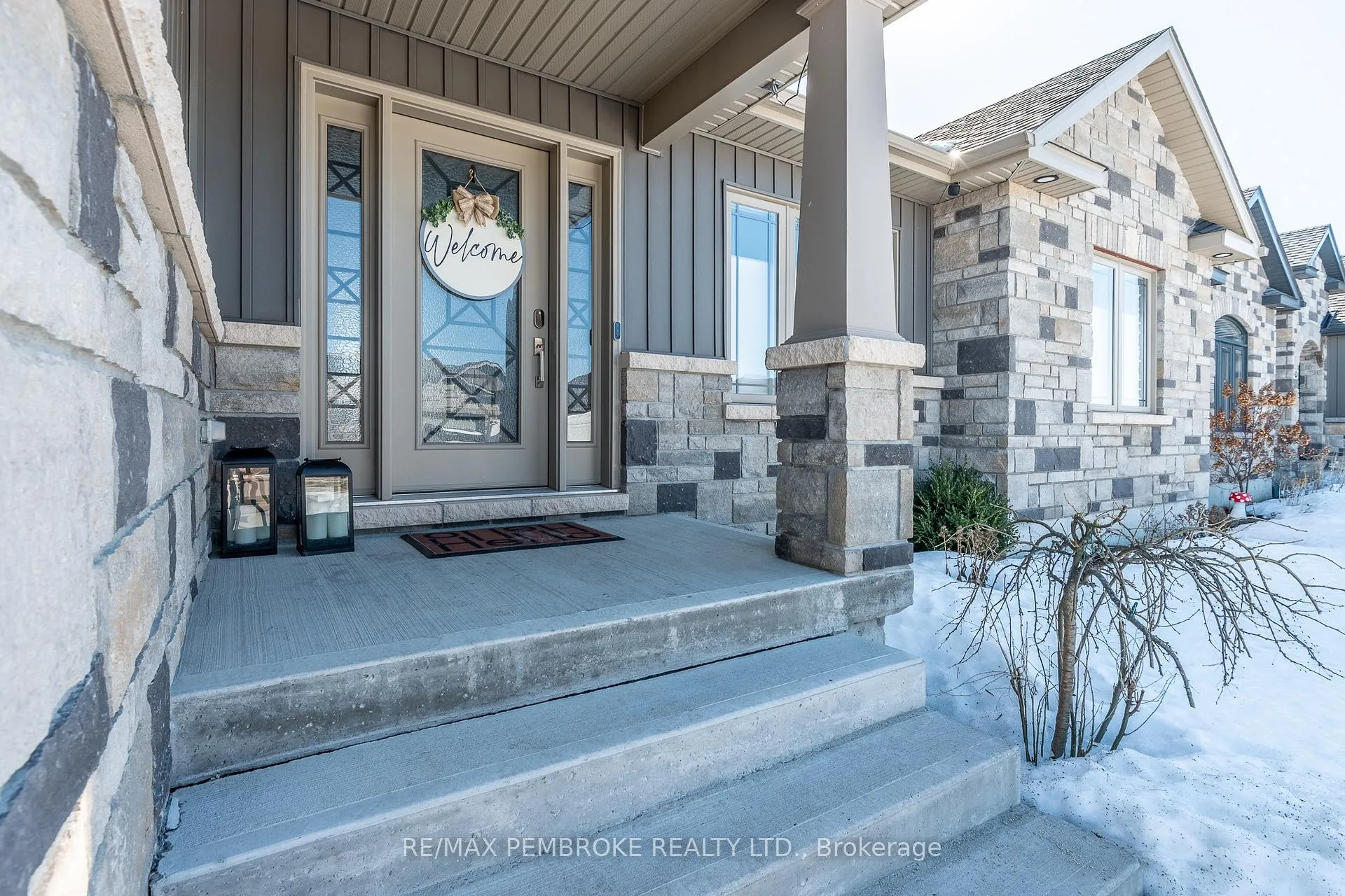 Photo 2 of 77 Noble Crescent, Petawawa — HOMEH