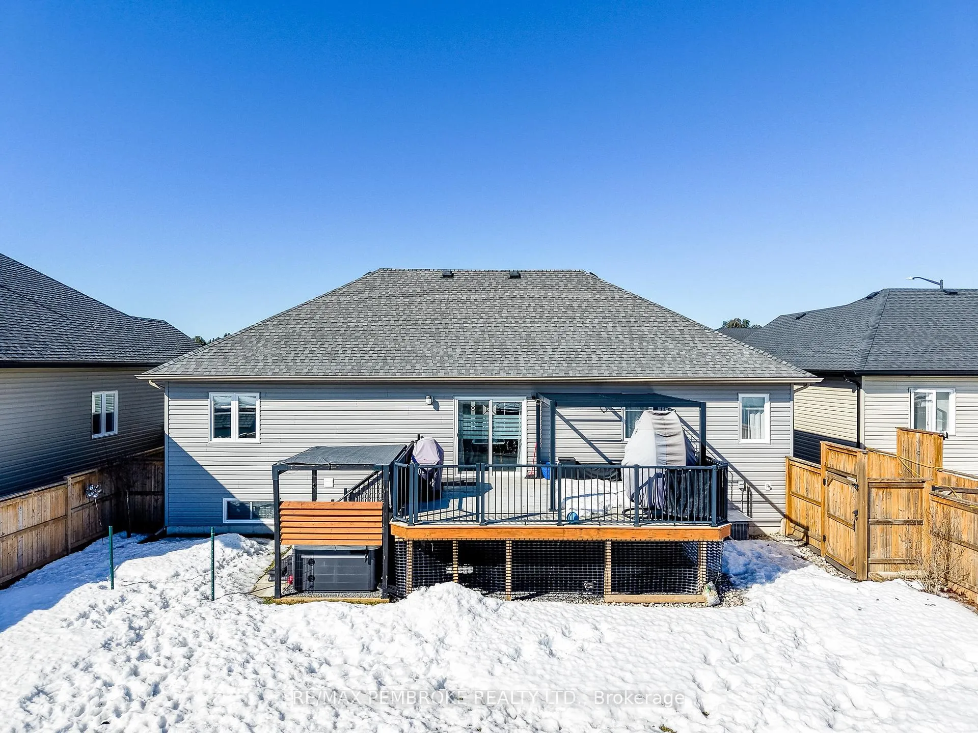 Photo 3 of 77 Noble Crescent, Petawawa — HOMEH