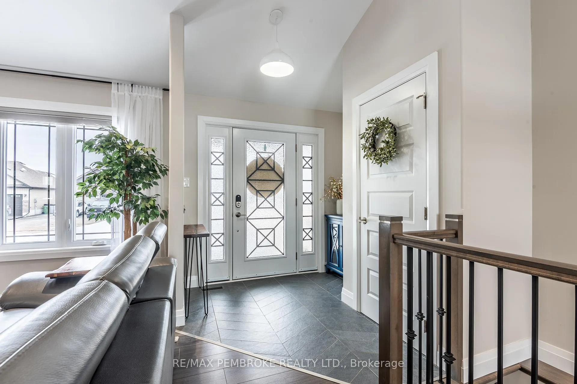 Photo 8 of 77 Noble Crescent, Petawawa — HOMEH