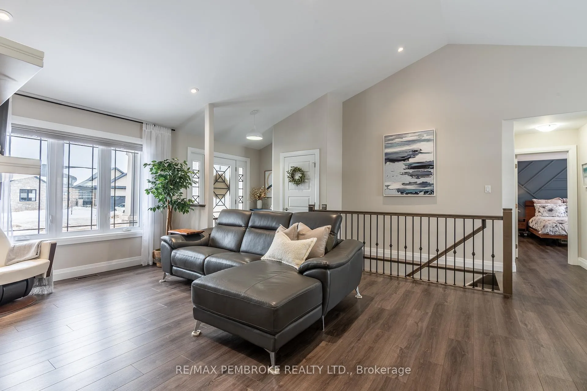 Photo 9 of 77 Noble Crescent, Petawawa — HOMEH