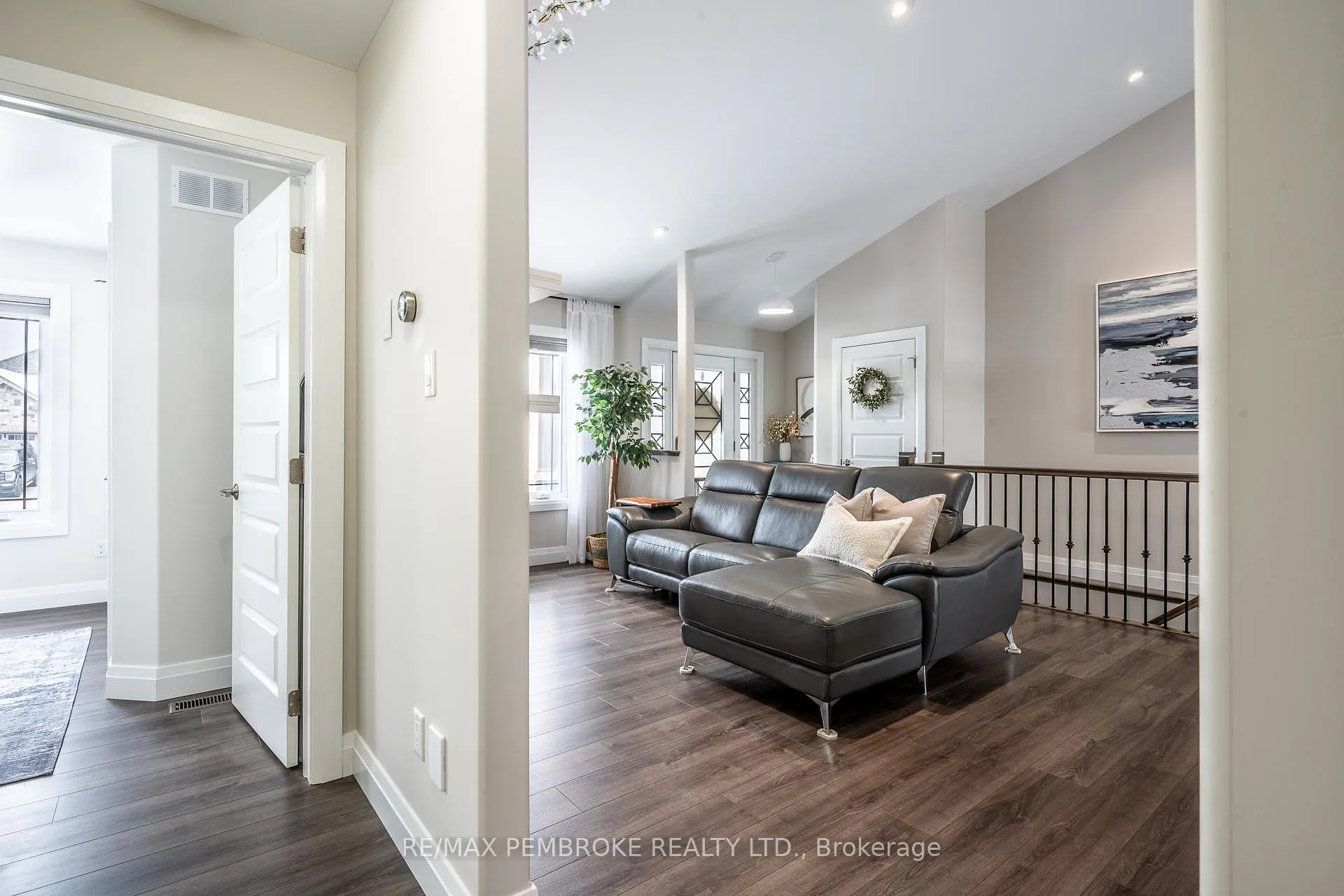 Photo 10 of 77 Noble Crescent, Petawawa — HOMEH
