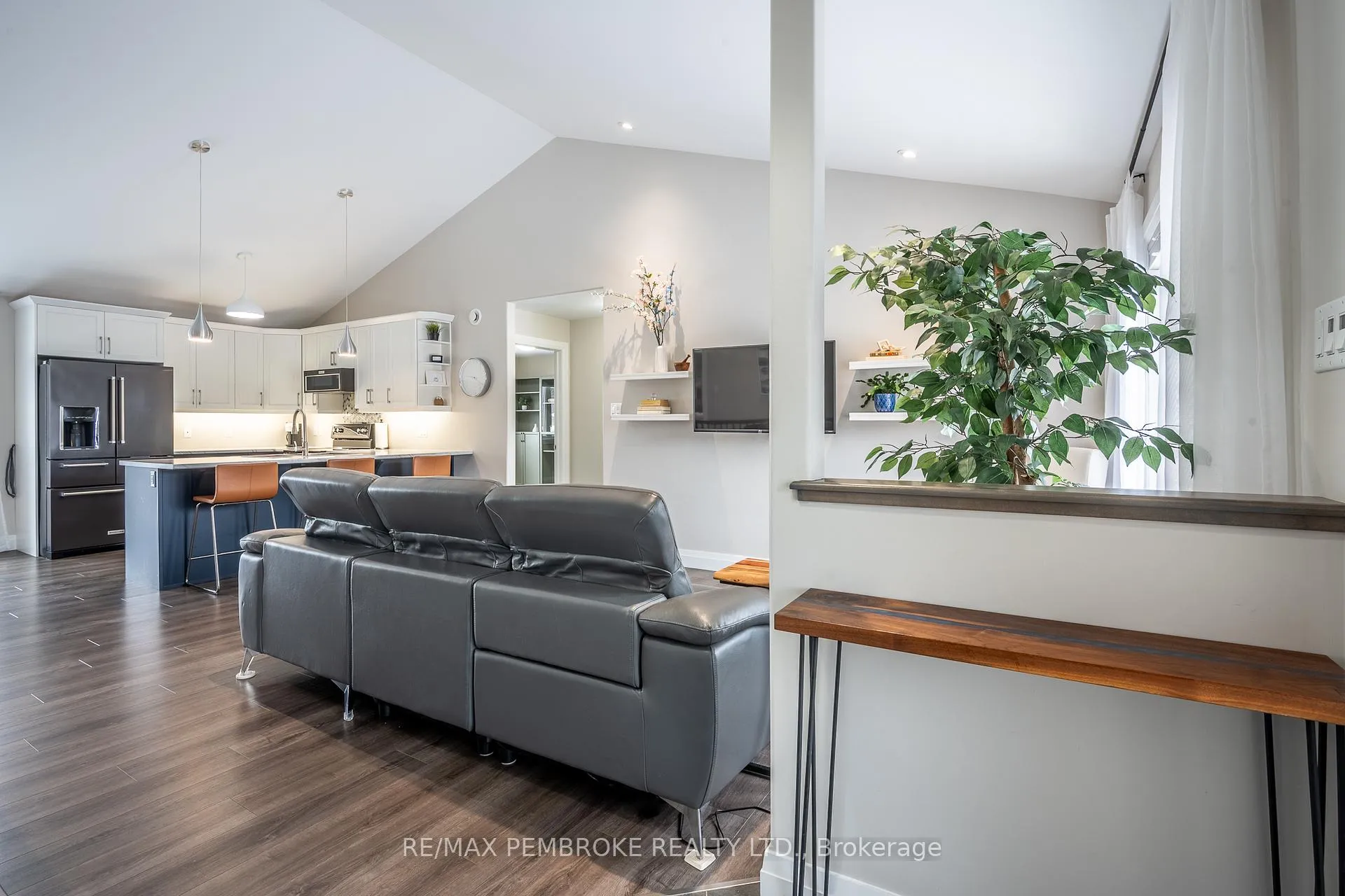 Photo 12 of 77 Noble Crescent, Petawawa — HOMEH