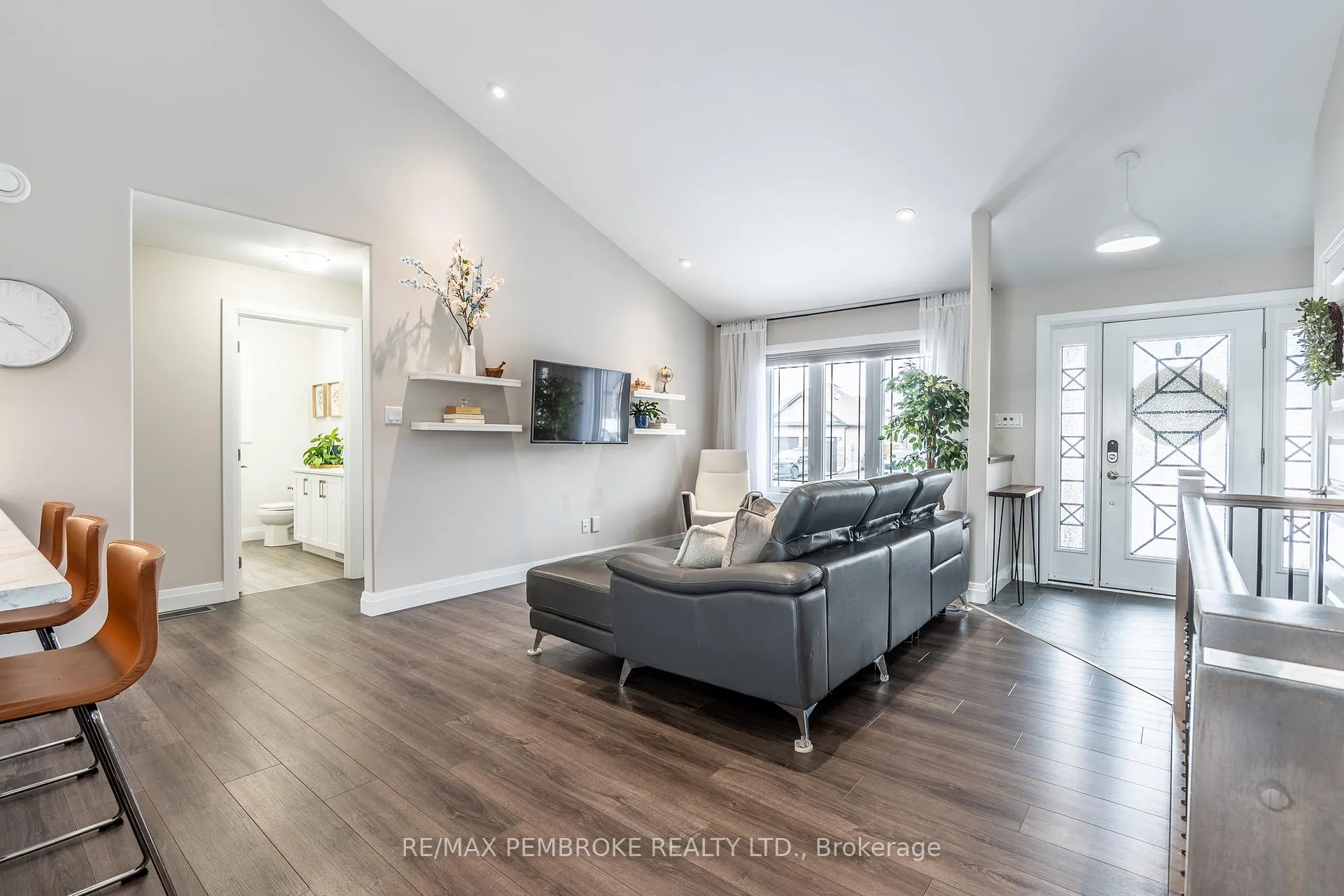 Photo 13 of 77 Noble Crescent, Petawawa — HOMEH