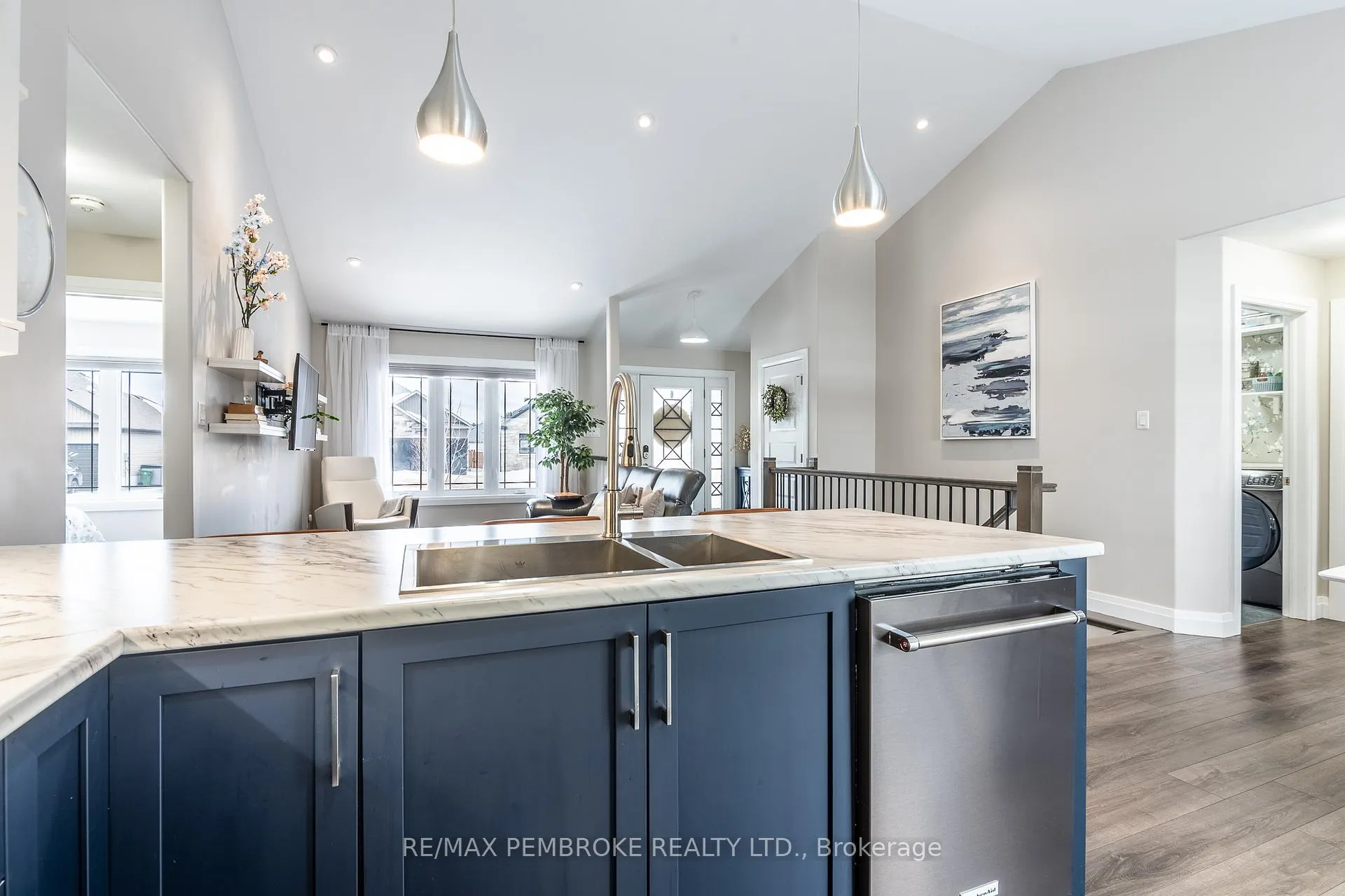 Photo 20 of 77 Noble Crescent, Petawawa — HOMEH