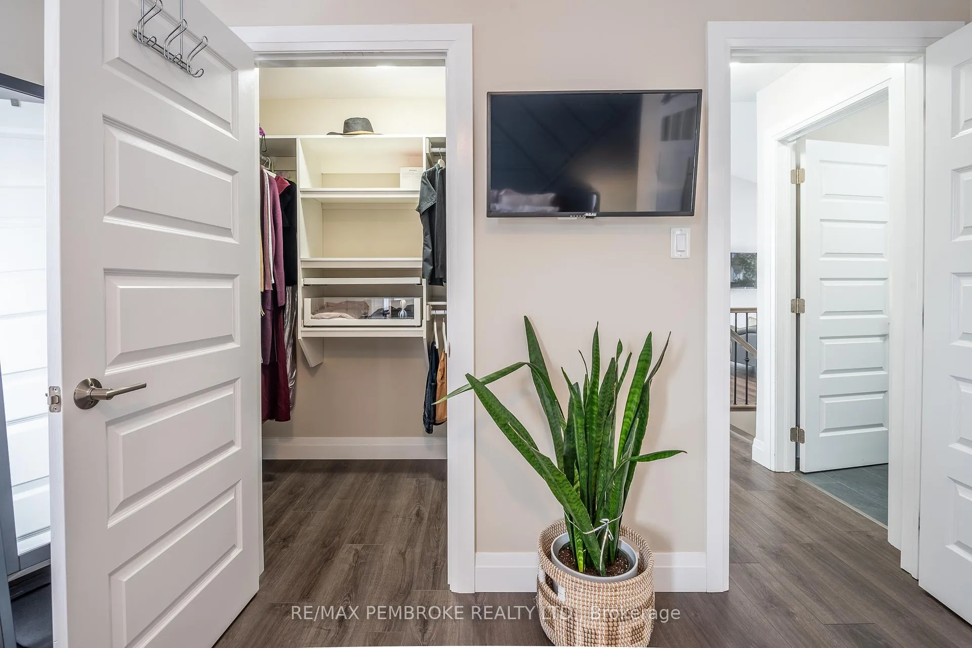 Photo 25 of 77 Noble Crescent, Petawawa — HOMEH