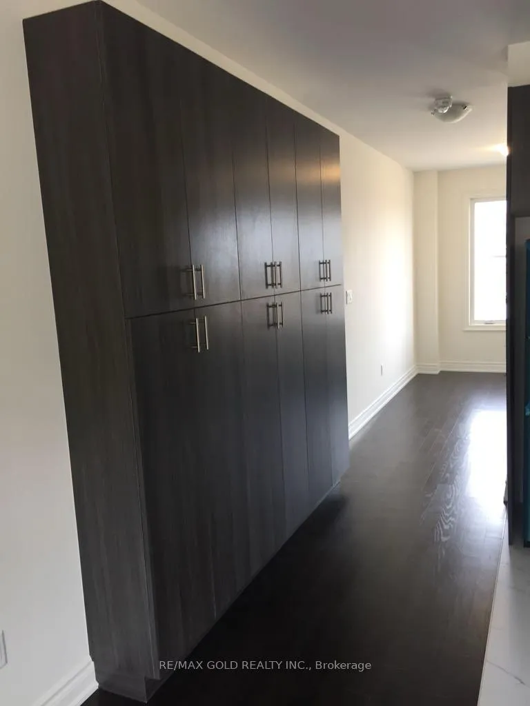 Photo 4 of 36 Brushwood Drive, Brampton, Bram West — HOMEH
