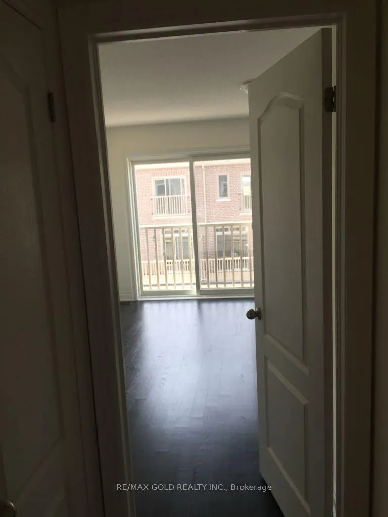 Photo 11 of 36 Brushwood Drive, Brampton, Bram West — HOMEH