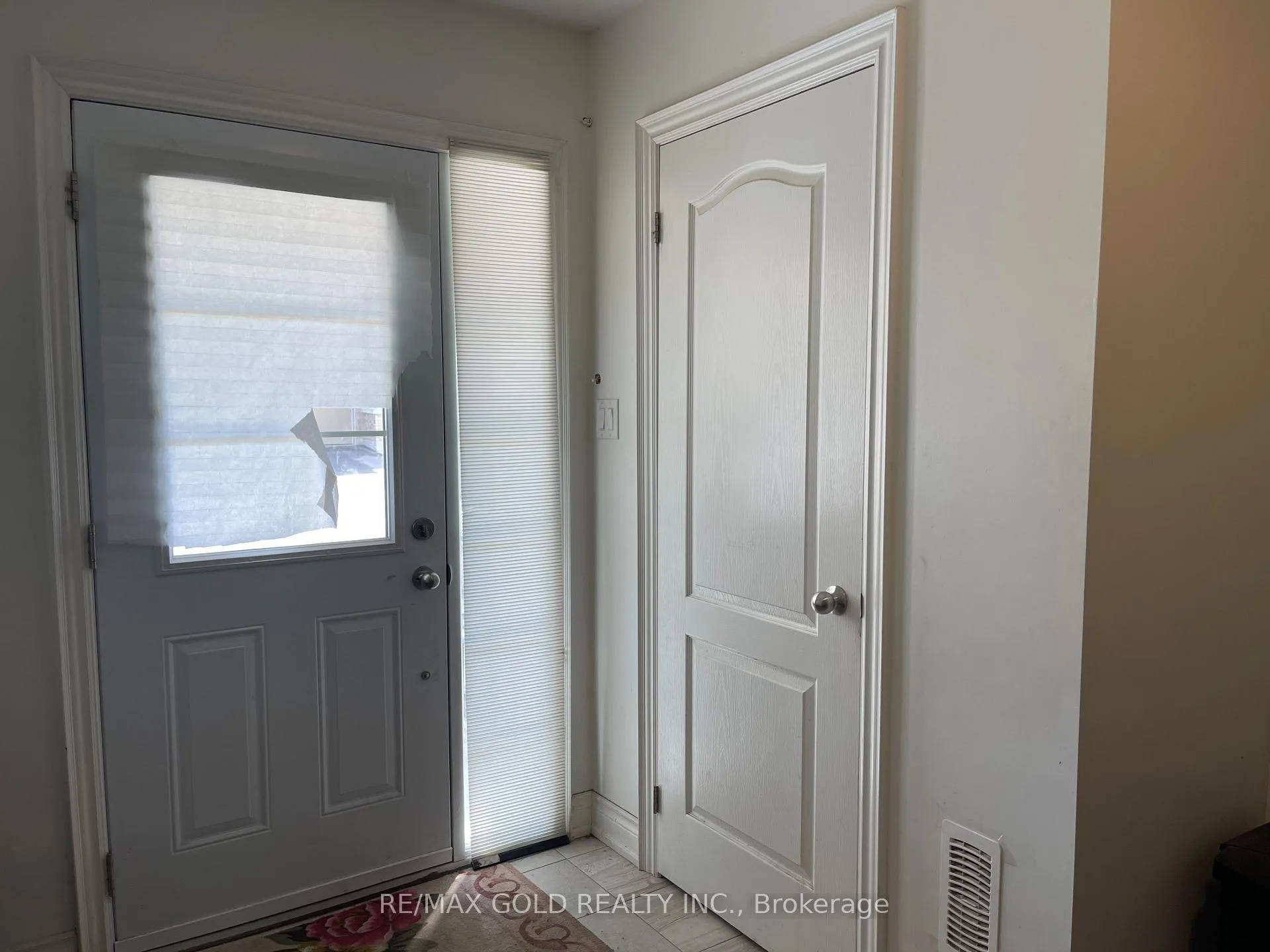 Photo 16 of 36 Brushwood Drive, Brampton, Bram West — HOMEH
