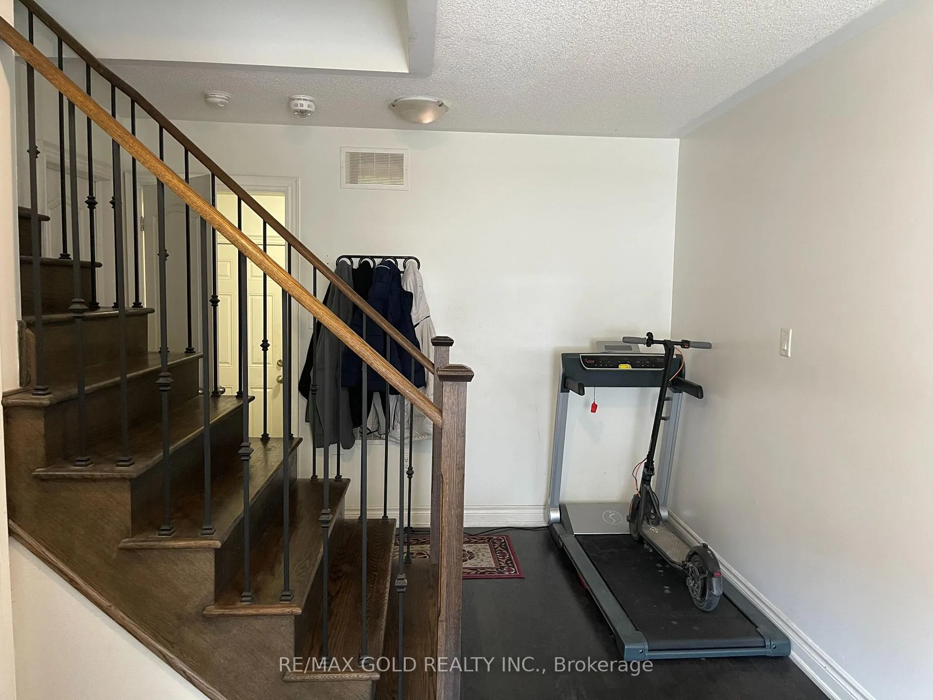 Photo 17 of 36 Brushwood Drive, Brampton, Bram West — HOMEH
