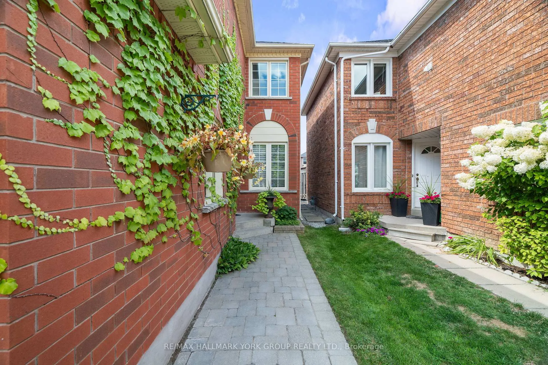 Photo 3 of 18 Rush Road, Aurora, Bayview Wellington — HOMEH