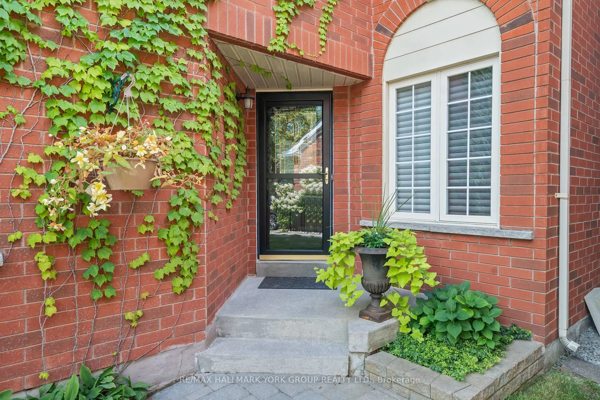 Photo 4 of 18 Rush Road, Aurora, Bayview Wellington — HOMEH