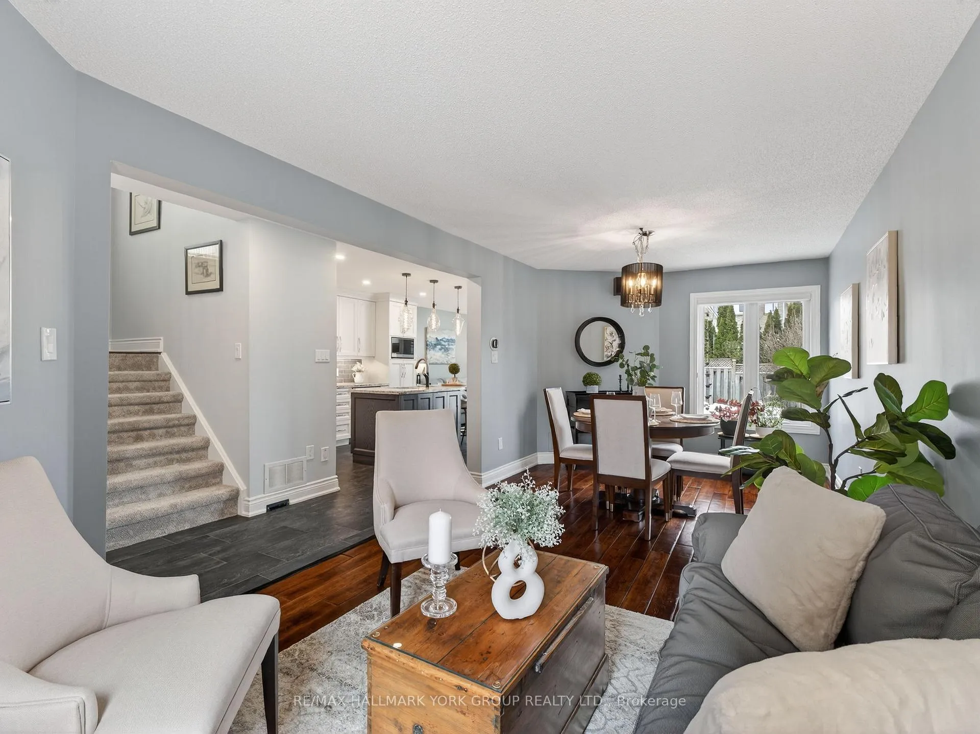 Photo 10 of 18 Rush Road, Aurora, Bayview Wellington — HOMEH
